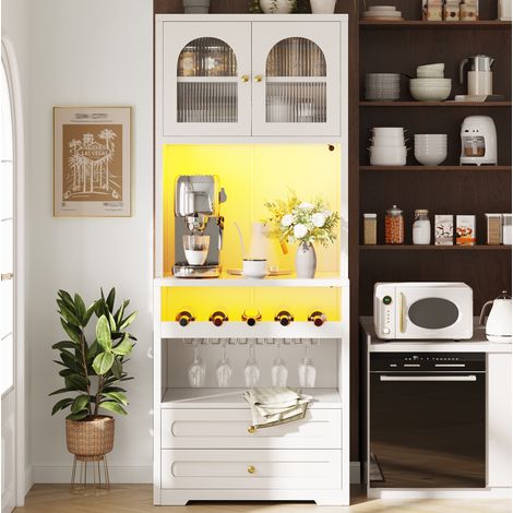 Set da 2 mobili alti da cucina bianchi in MDF con ante in vetro arcuate, ripiani regolabili, portabottiglie e luci LED con app, per soggiorno – FLORAGRACE (1/5)