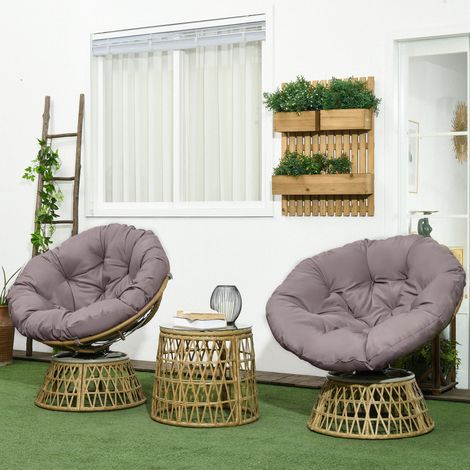 Set di mobili da giardino composto da 3 pezzi: 2 poltrone papasan girevoli e 1 tavolino rotondo in resina di poliestere intrecciata.