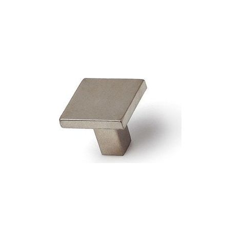 Bouton de meuble  Style contemporain  Fabriqué en Zamac  Fini chromé mat  Mesures 303028mm  Système de fixation vissé  Comprend des vis M4  4 unités - talla