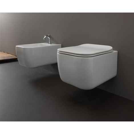 Sanitari Brio sospesi senza brida con sedile softclose di