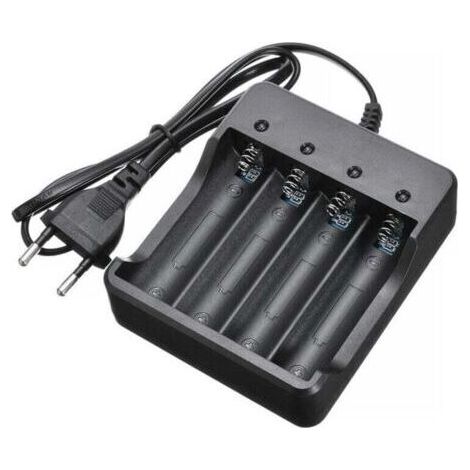 Chargeur rapide Fast pour piles AA et AAA. Compatible avec les accus 10440, 14500, 17670, 18650 et 18700. (1/4)