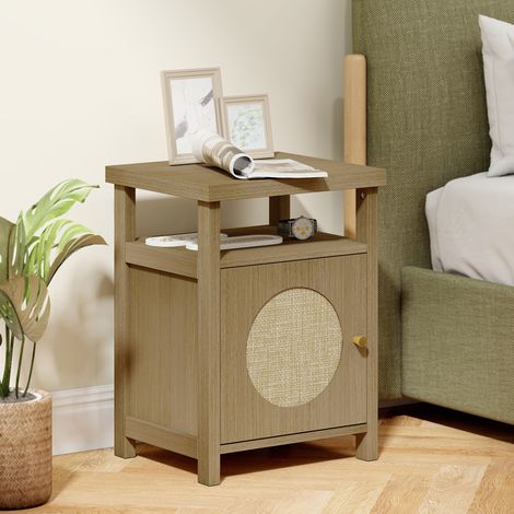 Comodino con anta in rattan, con ripiano a giorno e vano portaoggetti, 40x35x55 cm, legno naturale.
