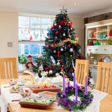 Couronne de l'Avent de Noël avec 4 bougeoirs, idéale pour décorer les tables et les églises. (1/5)