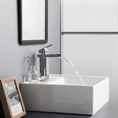 et de lavabo cascade avec eau chaude et froide et de lavabo moderne en acier inoxydable à levier unique, et de lavabo à levier unique monté sur comptoir avec grand bec argent (1/3)