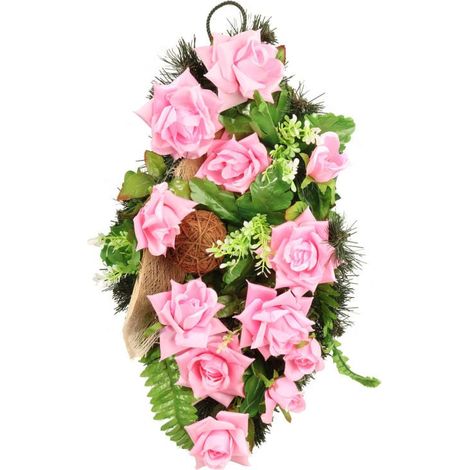 Composizione di rose e fiori secchi su una base allungata di abete rosa. (1/3)