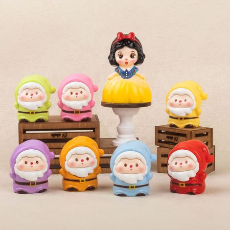 Ensemble de figurines « Blanche-Neige et les Sept Nains » — Adorables miniatures en résine à l'effigie des personnages du conte de fées, idéales pour la décoration intérieure et les cadeaux. (1/5)