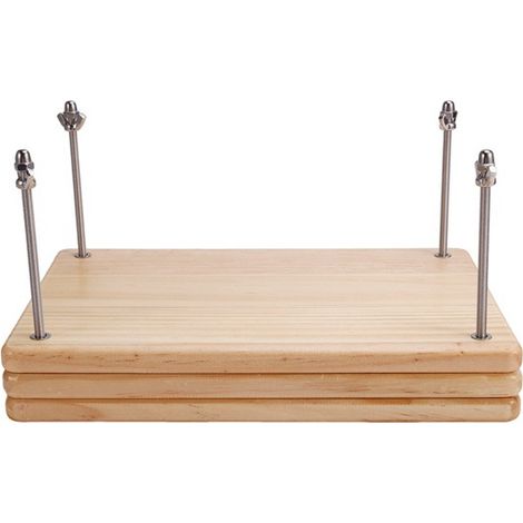 1 set of colours: see photo. Materials: wooden book press, binding tools, practical binding supplies.