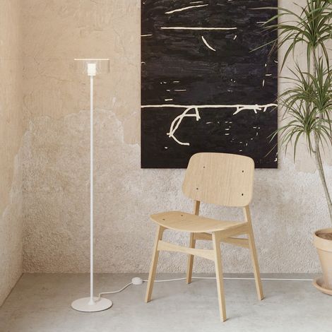 Creative Cables – MAG-Y Stehlampe mit rundem Metallsockel und klarer Geisterbirne (1/4)