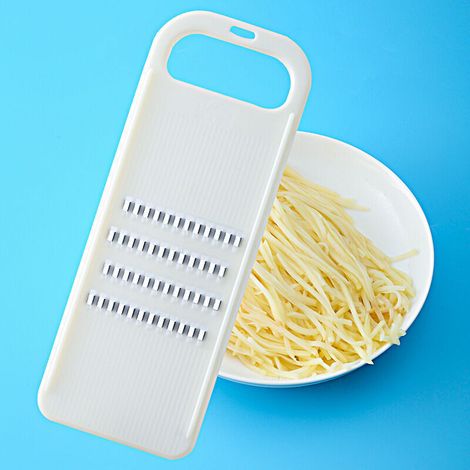 Grattugia, affettatrice per verdure, robot da cucina, tritatutto per verdure, affettatrice per patate, cetrioli, carote, pelapatate, bianco (1/2)
