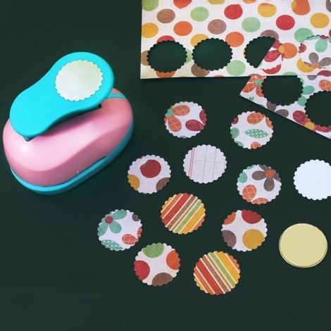 Poinçon de gaufrage 2 x 1,8 cm en forme de tampon pour loisirs créatifs - Perforatrice ronde à dents (style E sans papier) (1/5)