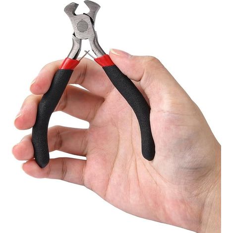 Mini-pinces de 4,5 pouces (97,4 mm) : modèles à bec effilé strié, à bec plat, pour bijoux, à bec effilé allongé à mors lisses et coupante en bout. (1/3)