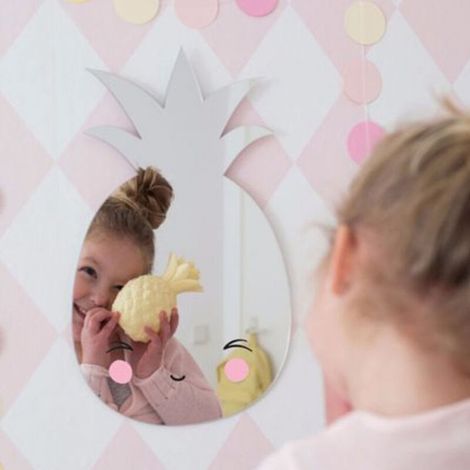 Lampada da comodino a LED a forma di ananas per la cameretta dei bambini. (1/4)