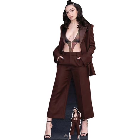 Figurine en carton Charli XCX  costume marron - Chanteuse - Haut 168 cm (1/5)