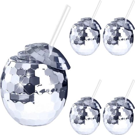 Juego de cuatro vasos de 590 ml con tapa y pajitas reutilizables, decorados con una bola de discoteca y motivos plateados, perfectos para fiestas y cócteles. (1/5)