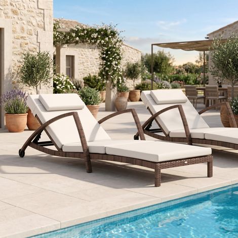 Bain de soleil en résine tressée, chaise longue inclinable à roulettes, coussin et accoudoirs, couleur marron et beige (1/5)