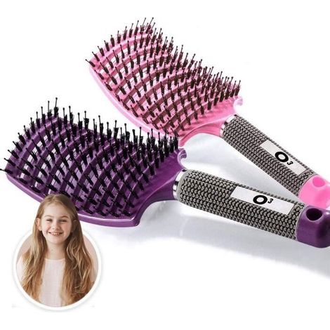 Questo set include due spazzole in pelo naturale che pettinano facilmente i capelli e possono essere utilizzate con un asciugacapelli per una messa in piega delicata.