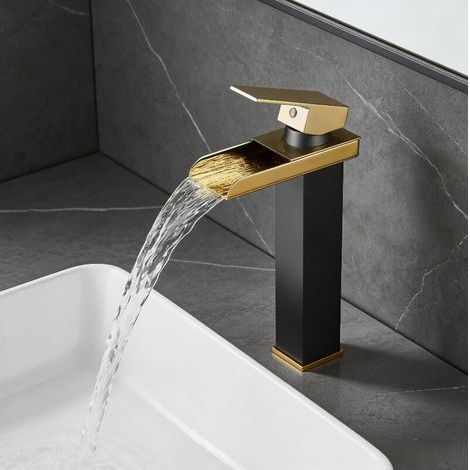 TAISHENGDA-Robinet de salle de bain cascade haut à large rebord noir et doré avec tuyau d'arrivée de 60 cm Mitigeur de lavabo à bec large de style européen avec eau chaude et froide (1/5)