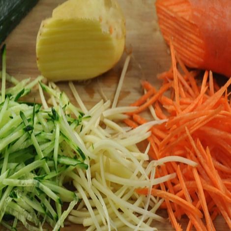 Éplucheur Légumes Polyvalent avec Râpe, Gadget de Cuisine Rouge Mini (Boîté) (1/5)