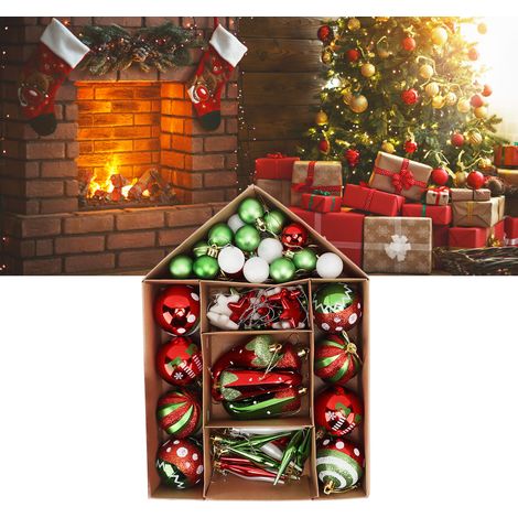 Weihnachtsdekorationen, darunter kleine bunte Kugeln, vergoldete Anhänger und anderer Schmuck. (1/5)