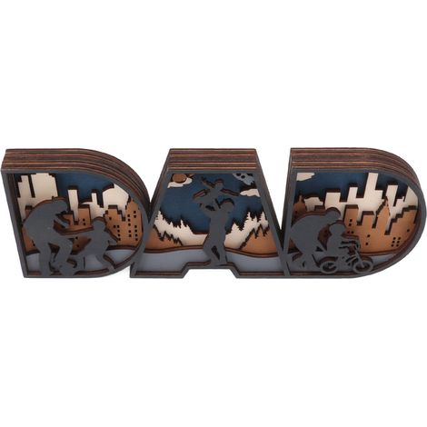 Décoration artisanale en bois « Papa » pour la fête des pères, à poser sur une table, un bureau ou une étagère. (1/5)