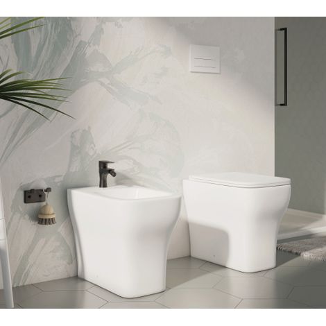 Sanitari filomuro SALVASPAZIO serie TULIPANO: vaso, bidet, copriwater soft-close - Bianco Lucido (1/5)