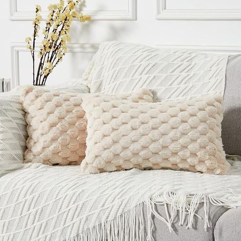 Taies d'oreiller Fausse Fourrure Style Housses de Coussin pour décor Maison Salon canapé-lit Beige 30x50cm (1/2)