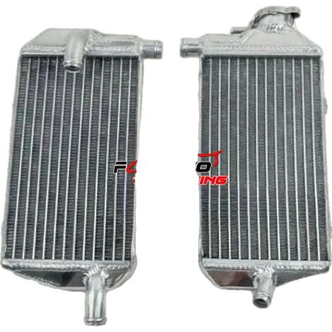 Radiatore, in lega di alluminio, design robusto, compatibile con CRF250R e CRF250RX 2022-2025, ingegneria di precisione, struttura con nucleo saldato.