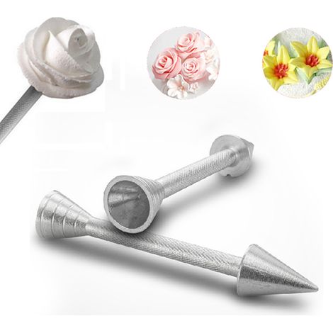 Bastoncini di pasta sfoglia per decorare supporti per fiori a forma di rose e coni. (1/5)