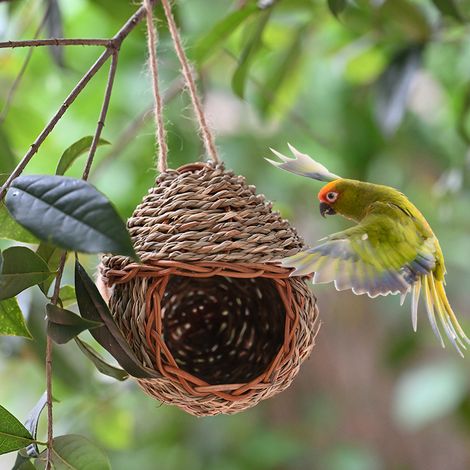 Neue, handgefertigte Strohmatte mit Seilbezug, neues Vogelnest-Bastelprojekt, Dekoration für Garten und Hof, Hängeornament. (1/5)