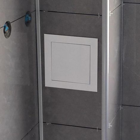 Panneau d'accès amovible pour parois de douche carrelées (1/5)