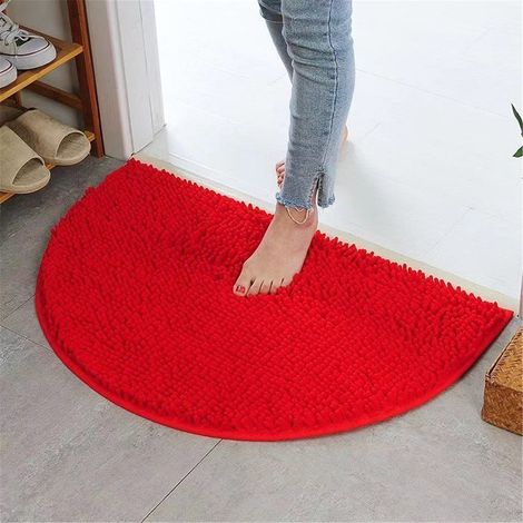 Tapis Absorbant Demi-Circulaire - Tapis de Sol Non Glissant pour Salle de Bain et Toilettes - 35 x 50 cm - Chenille - Rouge (1/3)