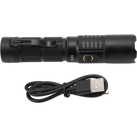 Lampe de poche LED rechargeable USB, puissante et lumineuse, idéale pour les urgences et activités extérieures. (1/5)