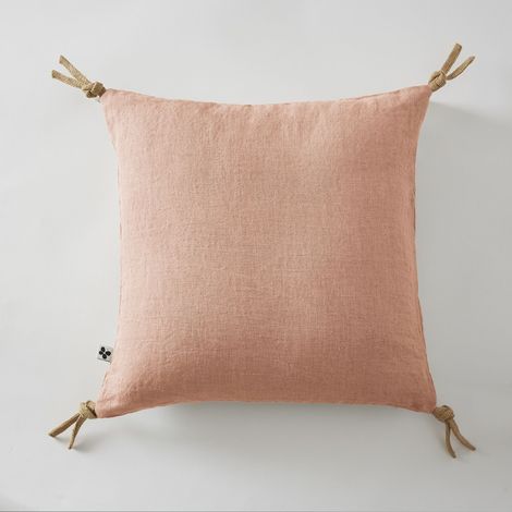 Coussin déhoussable avec pompons Lin lavé 45 x 45 cm SOLINE Vieux rose (1/3)
