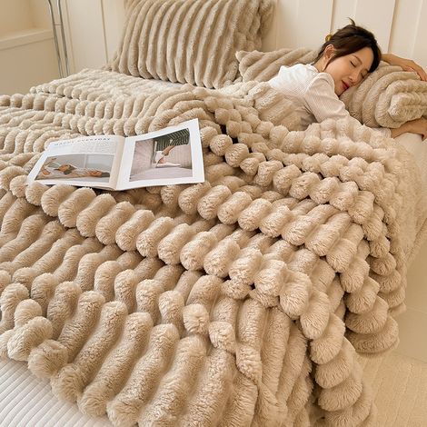 Couverture polaire à rayures imitation fourrure de lapin, épaisse couverture d'hiver pour les siestes et un sommeil douillet, kaki - 180 x 200 cm (1/5)