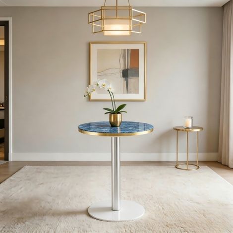 Table d'appoint ronde moderne, plateau effet marbre avec bordure dorée, structure métallique robuste noire/dorée/argentée, idéale comme table basse, table de chevet ou table de balcon. (1/5)
