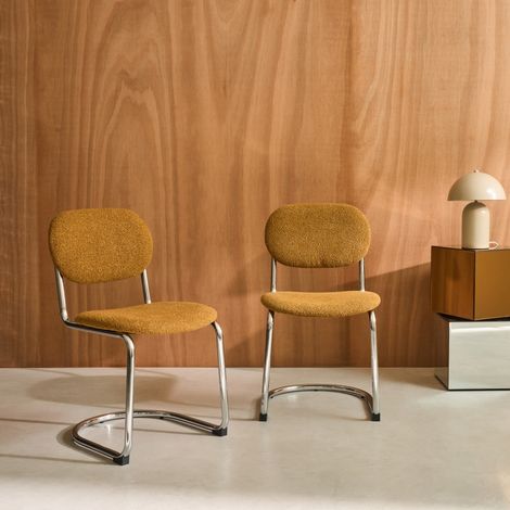 Lot de 2 chaises cantilever arrondie métal. bouclette texturée moutarde et pieds chromés - L 47 x P 54.5 x H 81cm - Maloa (1/5)