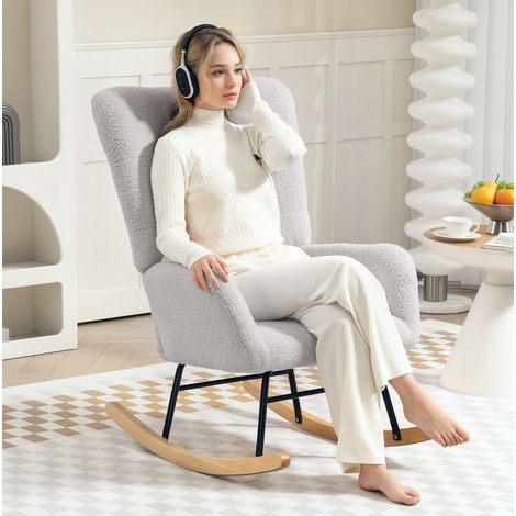 Sillón mecedora 70x94x100 cm gris claro en terciopelo con reposabrazos y base de madera