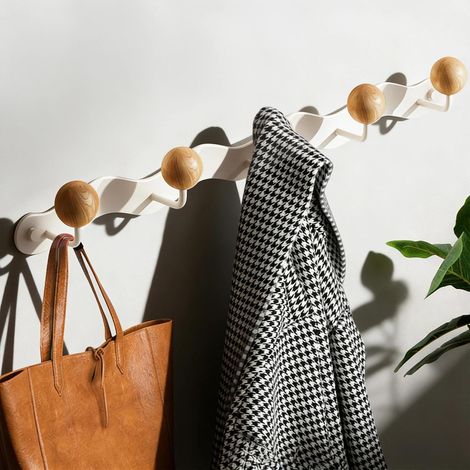 Porte Manteaux Muraux, 38 cm Patères Portemanteaux pour Entrée, avec 5 Crochets en Bois en Forme de Boule, Porte Manteau Mural Blanc, pour Chambre, Salle de Bain et Salon (1/5)