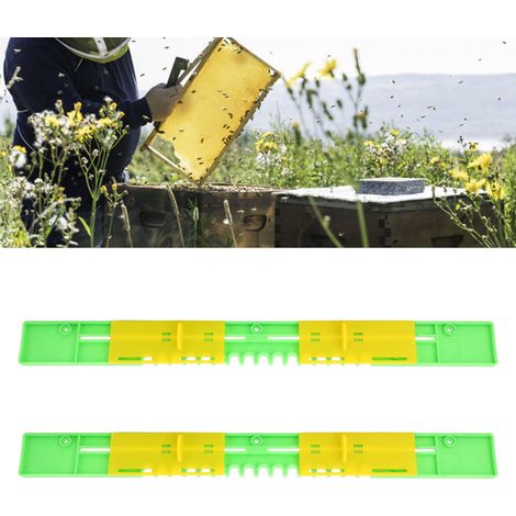 Zwei Kunststoff-Bienenstöcke mit Imkerwerkzeug, einem doppelten Schiebeeingang, einer Verdrehsicherung für die Bienen und einer 41 cm großen Belüftungsöffnung. (1/5)