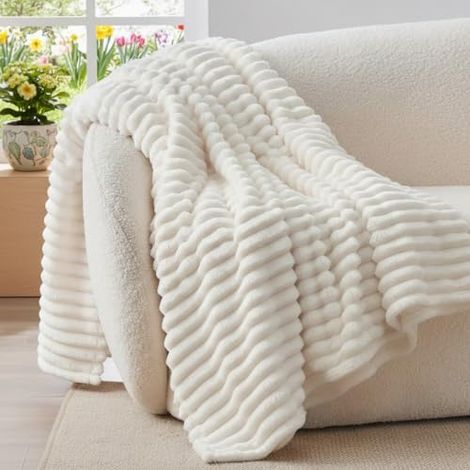 Plaid Blanc Crème Couverture pour Lit 1 Personne 150x200  Cadeau Cocooning Doux et Chaud, Moelleux, Idée Déco pour Femme et Homme (1/5)