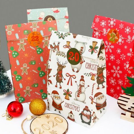 Lot de 24 sacs cadeaux de Noël en papier, petits sacs cadeaux avec fermeture autocollante, sacs à bonbons, 6 motifs (1/4)