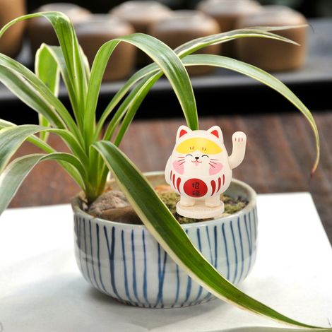 Poupée Daruma japonaise à énergie solaire, chat porte-bonheur agitant la main, décoration de bureau ou de voiture pour le Nouvel An (référence MLY23071-2). (1/5)