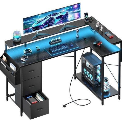 ECOFURNIX Bureau Gaming LED en L, 138 cm Bureau d’Ordinateur avec 3 Tiroirs en Tissu, Prises de Courant et Support de Moniteur, Noir