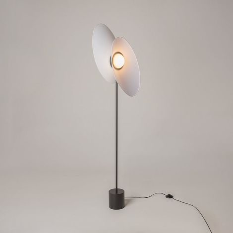 Lampadaire salon design – abat-jour blancs orientables JUNO (1/5)