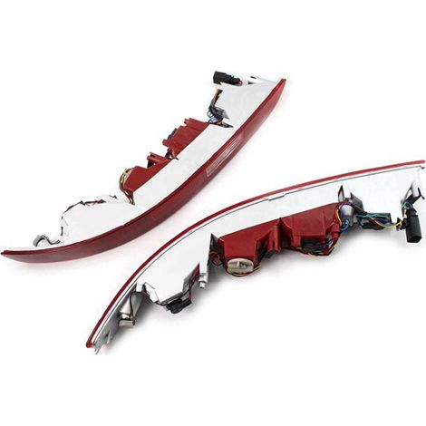 A pair of rear turn signals (references 8R0945096B and 8R0945095B) is compatible with Audi Q5 models from 2009 to 2017. (1/5)