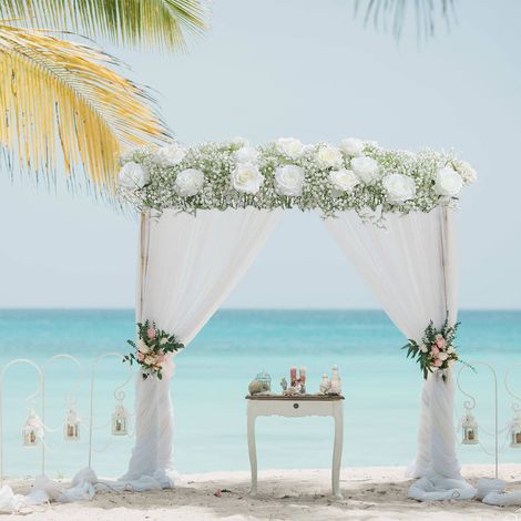 Artificial White Rose Flowers Row for Wedding Arch Table Centerpieces (1/5)