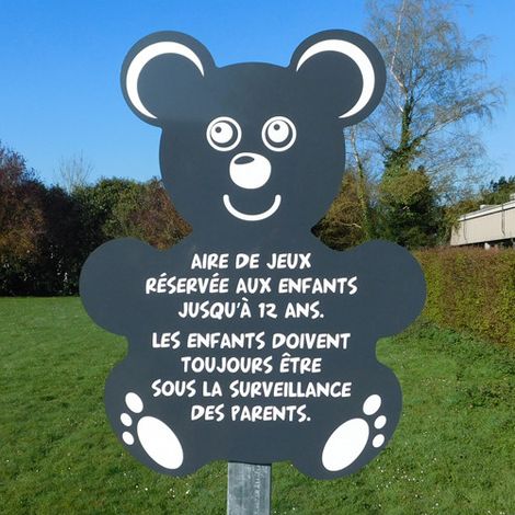 Panneau Aire de Jeux OURSON (WOURS). Panneau jaune . Lettrage noir .  - Panneau jaune - Lettrage noir