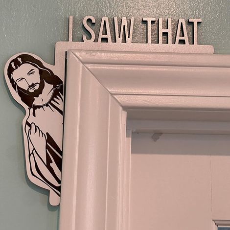 Lot de 2 décorations humoristiques « Jésus, j’ai vu ça » à poser sur une porte, cadre en bois, décoration d’angle pour miroir, armoire, chaise, tiroir, meuble (noir/gauche) (1/5)