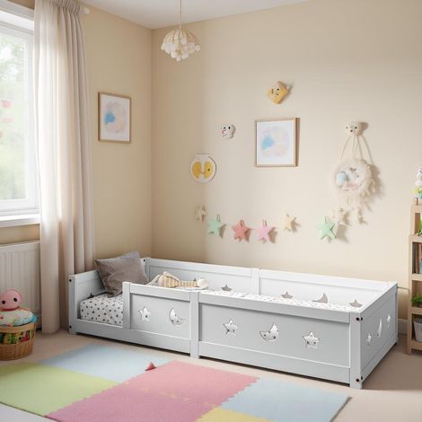Lit Enfant 90x200 cm avec Barrières de Sécurité, Lit de Sol en Pin Massif avec Motifs Étoiles et Lune, Protection Anti-Chute, Blanc (1/5)