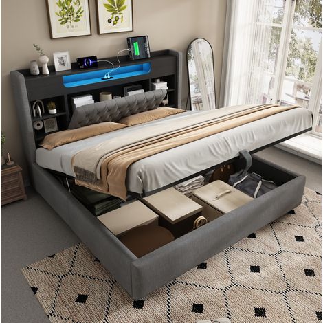 Letto contenitore 140x190 cm grigio in lino con LED, prese USB e testiera con ripiani (1/5)